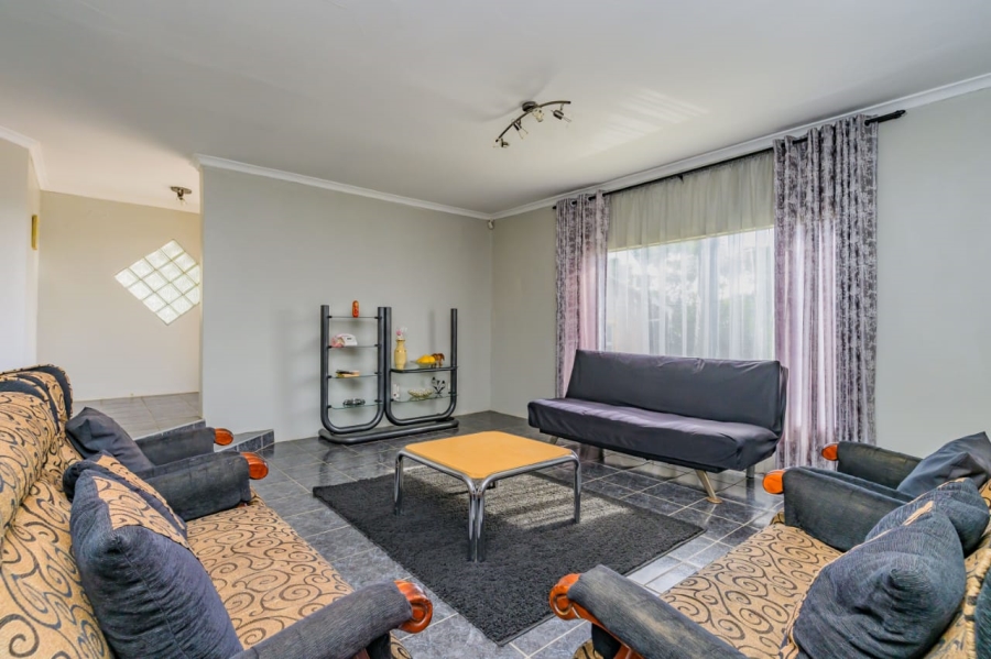 4 Bedroom Property for Sale in Queensburgh KwaZulu-Natal