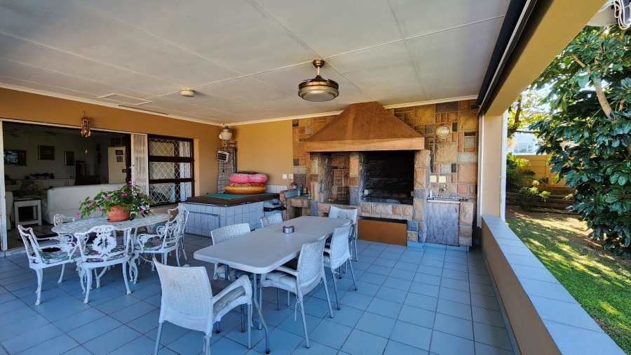 6 Bedroom Property for Sale in Sea Park KwaZulu-Natal