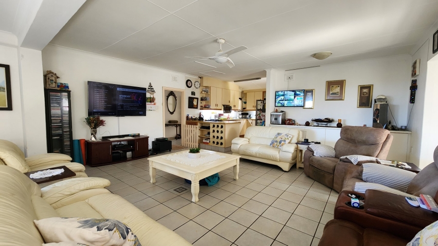 6 Bedroom Property for Sale in Sea Park KwaZulu-Natal