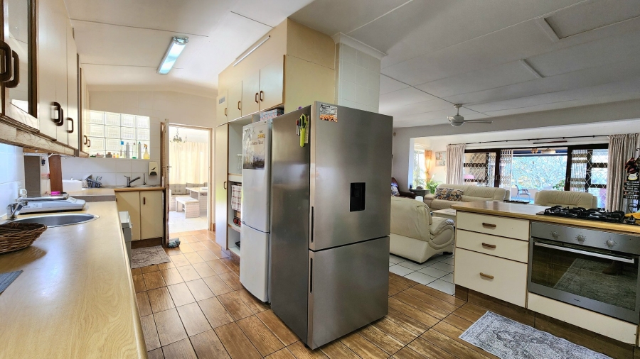 6 Bedroom Property for Sale in Sea Park KwaZulu-Natal