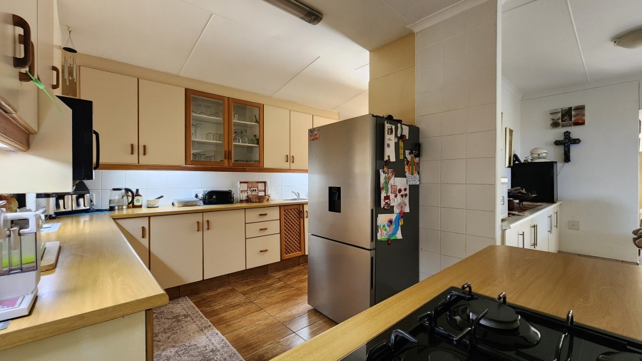 6 Bedroom Property for Sale in Sea Park KwaZulu-Natal