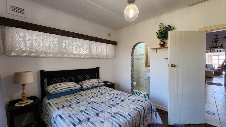 6 Bedroom Property for Sale in Sea Park KwaZulu-Natal