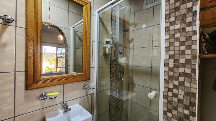 6 Bedroom Property for Sale in Sea Park KwaZulu-Natal