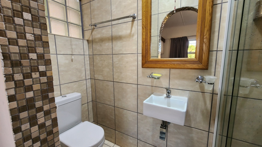 6 Bedroom Property for Sale in Sea Park KwaZulu-Natal
