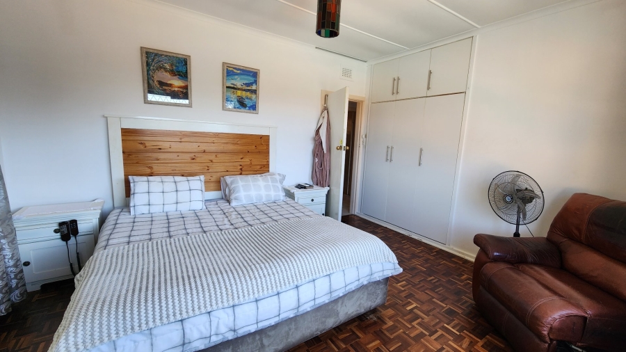 6 Bedroom Property for Sale in Sea Park KwaZulu-Natal
