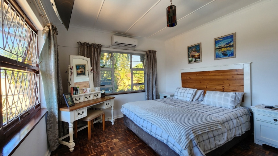 6 Bedroom Property for Sale in Sea Park KwaZulu-Natal