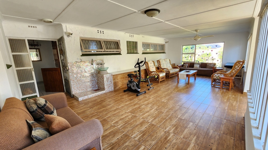 6 Bedroom Property for Sale in Sea Park KwaZulu-Natal