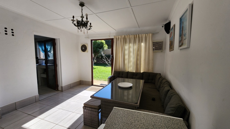 6 Bedroom Property for Sale in Sea Park KwaZulu-Natal