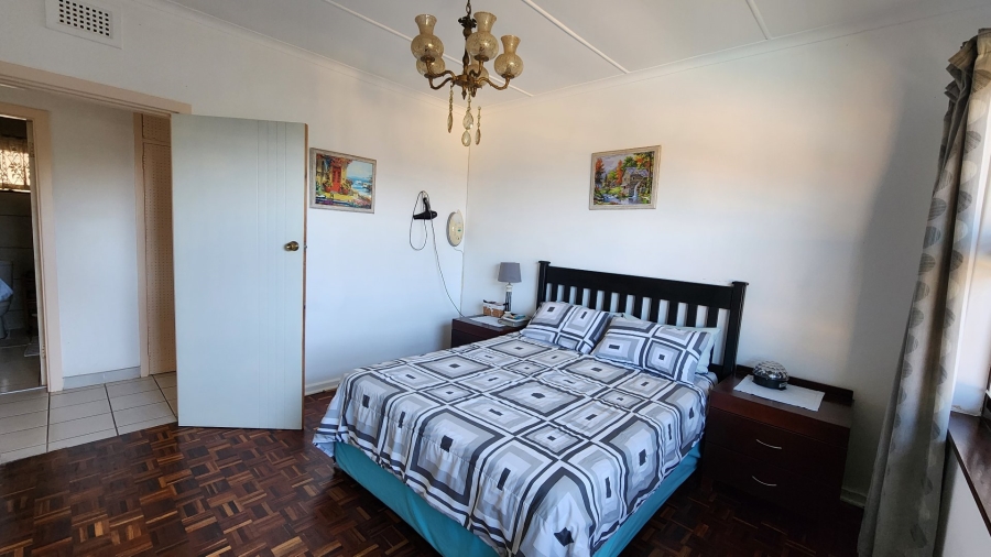 6 Bedroom Property for Sale in Sea Park KwaZulu-Natal