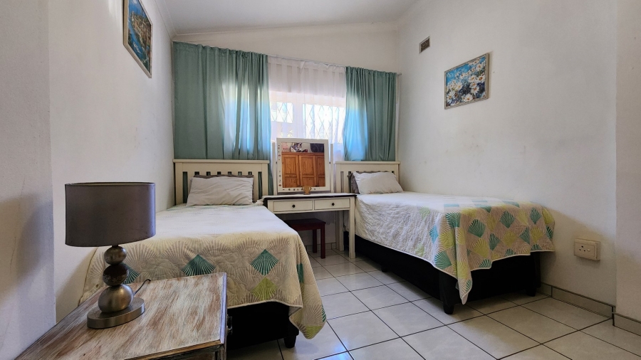 6 Bedroom Property for Sale in Sea Park KwaZulu-Natal