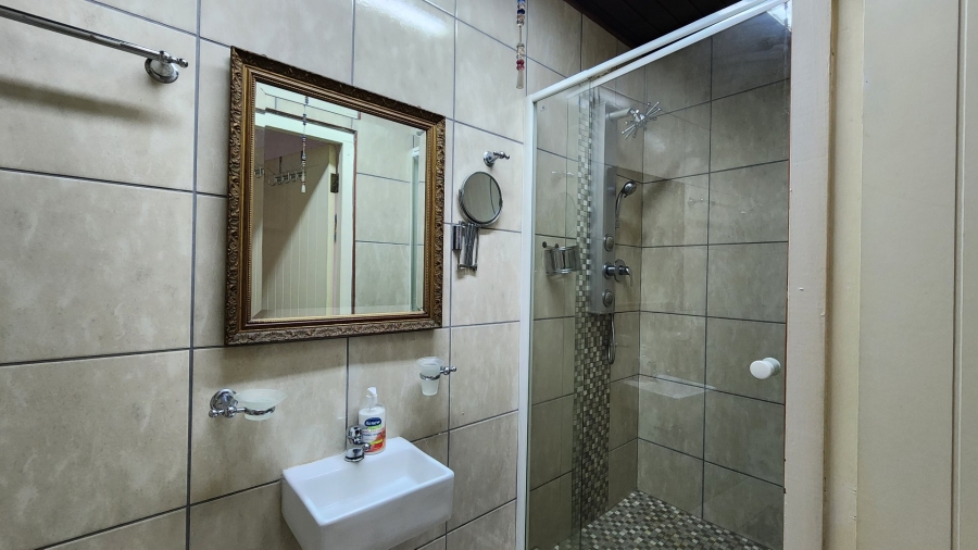 6 Bedroom Property for Sale in Sea Park KwaZulu-Natal