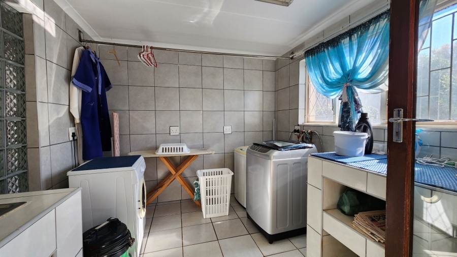 6 Bedroom Property for Sale in Sea Park KwaZulu-Natal