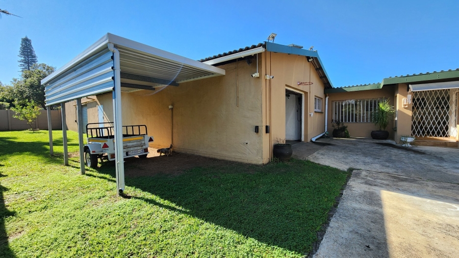 6 Bedroom Property for Sale in Sea Park KwaZulu-Natal