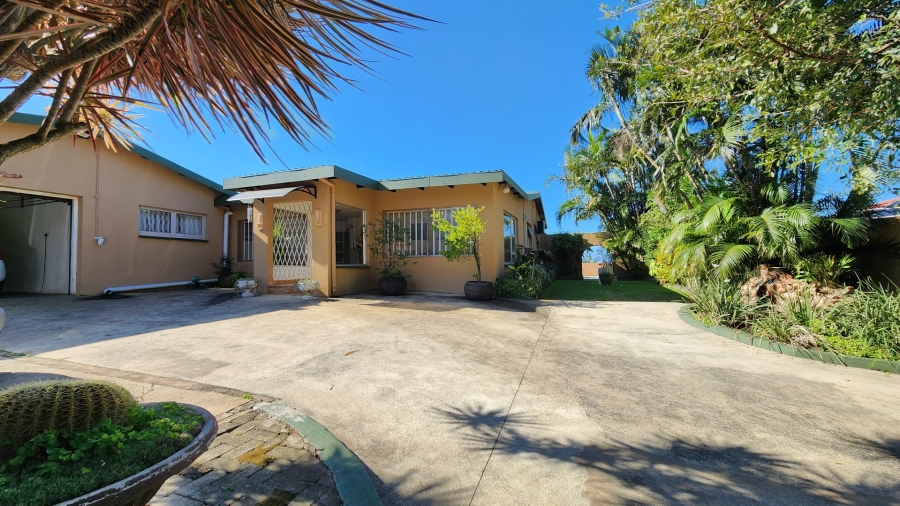 6 Bedroom Property for Sale in Sea Park KwaZulu-Natal