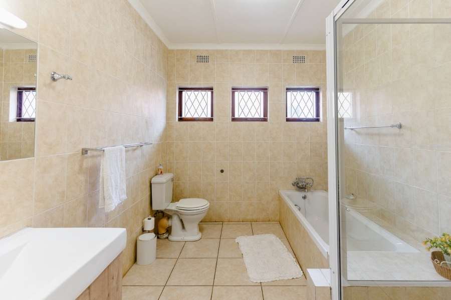 4 Bedroom Property for Sale in Uvongo KwaZulu-Natal