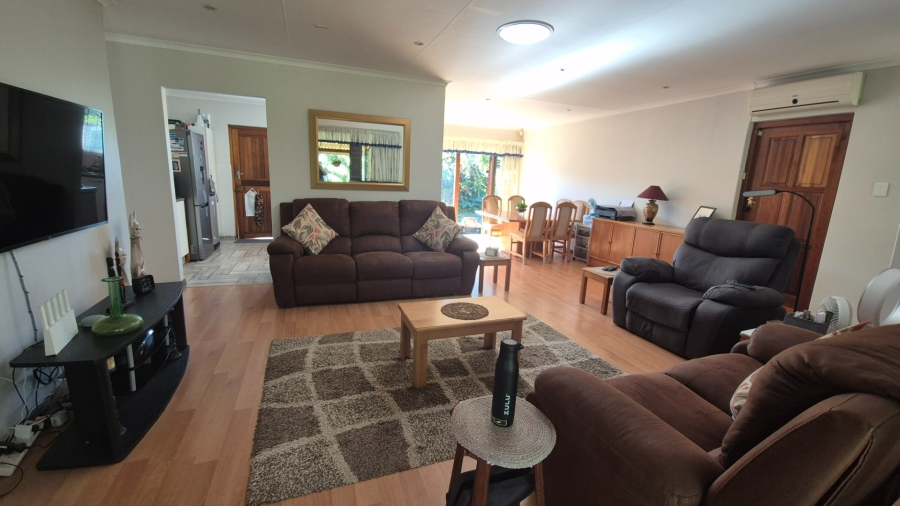 3 Bedroom Property for Sale in Umtentweni KwaZulu-Natal