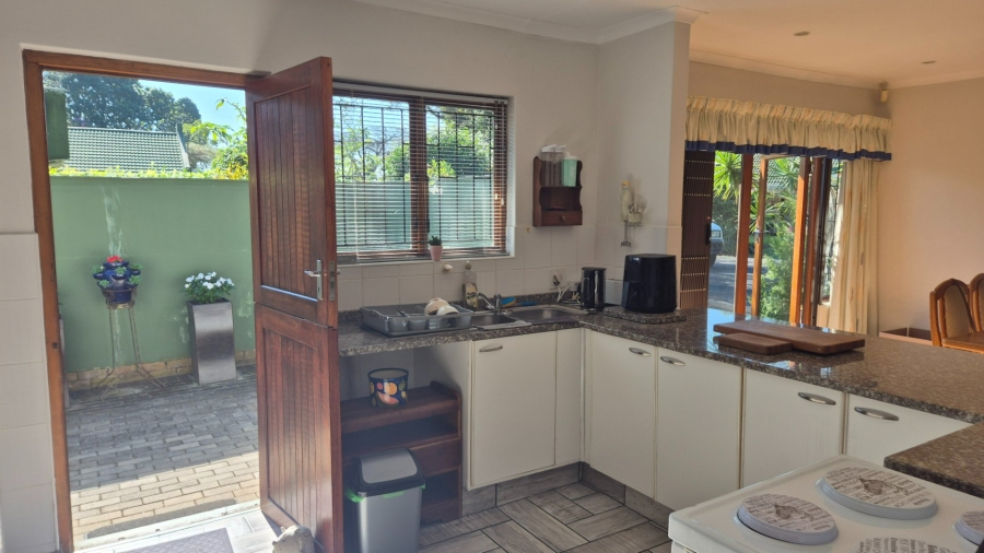 3 Bedroom Property for Sale in Umtentweni KwaZulu-Natal