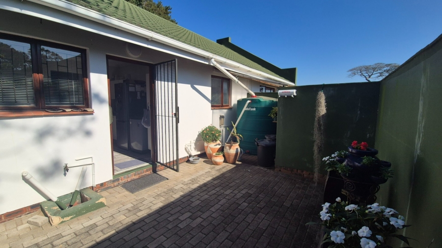 3 Bedroom Property for Sale in Umtentweni KwaZulu-Natal