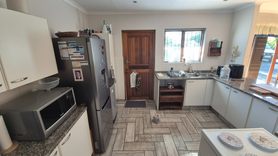 3 Bedroom Property for Sale in Umtentweni KwaZulu-Natal