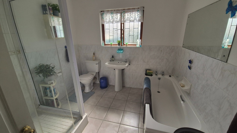 3 Bedroom Property for Sale in Umtentweni KwaZulu-Natal