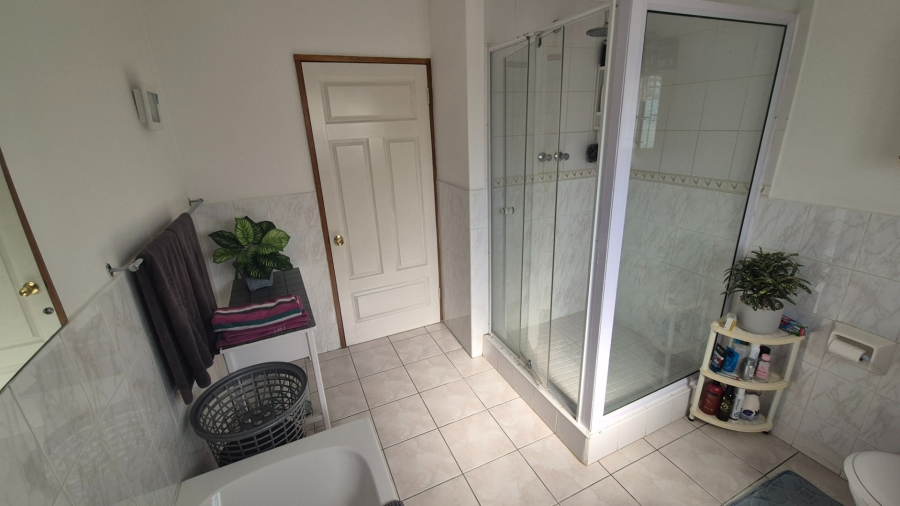 3 Bedroom Property for Sale in Umtentweni KwaZulu-Natal