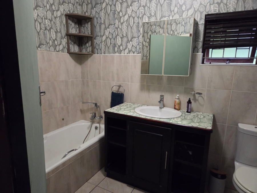 3 Bedroom Property for Sale in Umtentweni KwaZulu-Natal