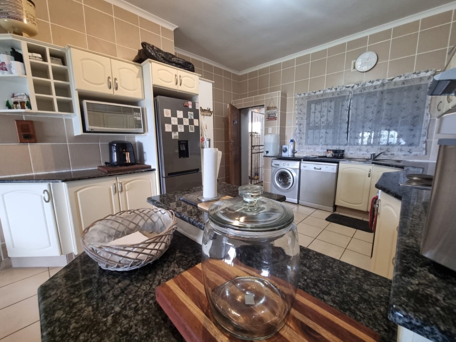 2 Bedroom Property for Sale in Hibberdene KwaZulu-Natal