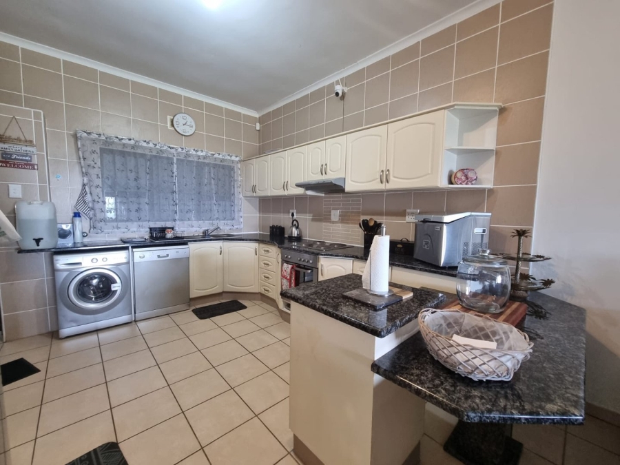 2 Bedroom Property for Sale in Hibberdene KwaZulu-Natal