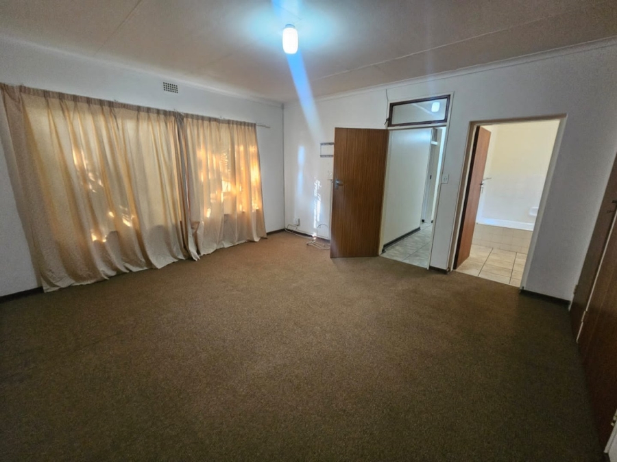 4 Bedroom Property for Sale in Huttenheights KwaZulu-Natal