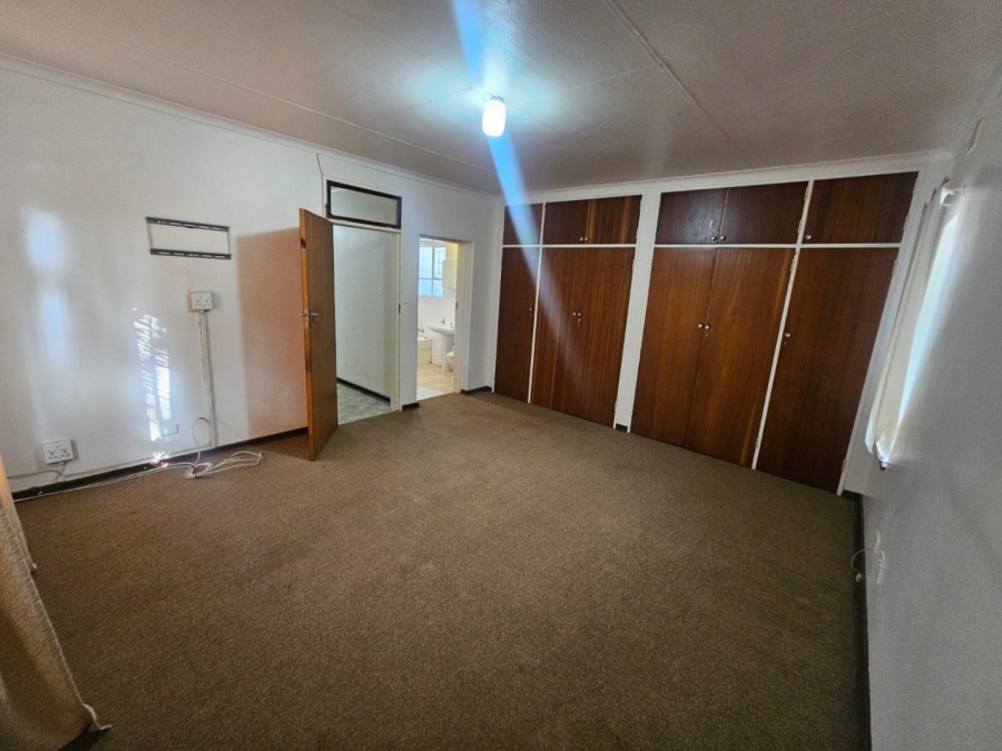 4 Bedroom Property for Sale in Huttenheights KwaZulu-Natal