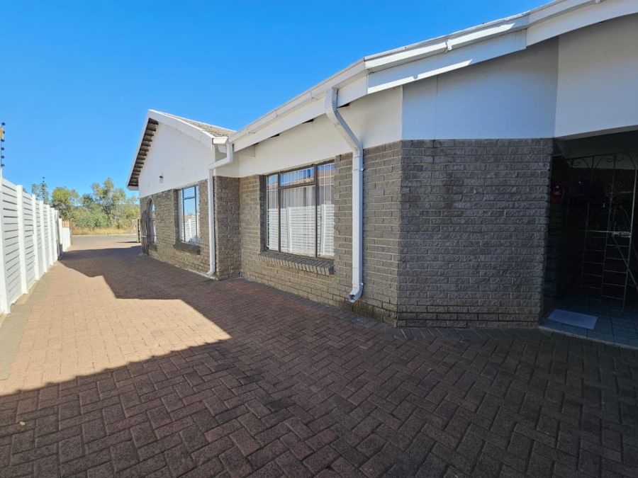 3 Bedroom Property for Sale in Lennoxton KwaZulu-Natal