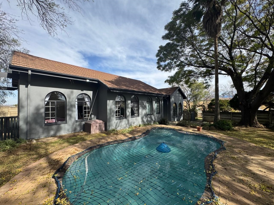 4 Bedroom Property for Sale in Aviary Hill KwaZulu-Natal