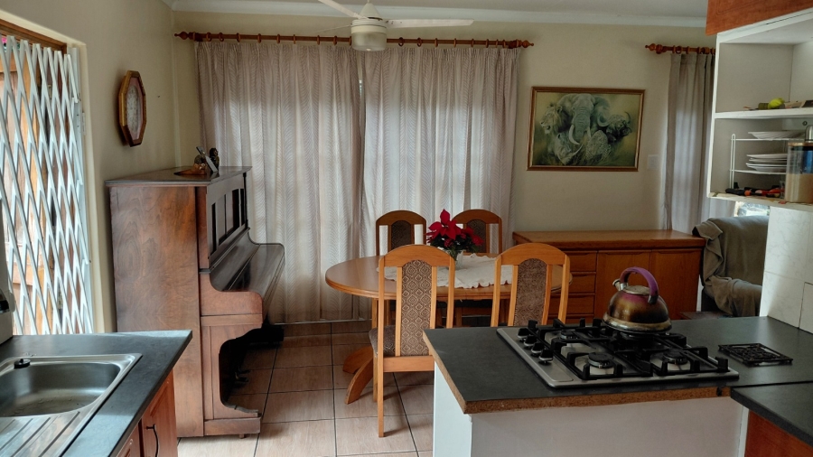 3 Bedroom Property for Sale in Umtentweni KwaZulu-Natal