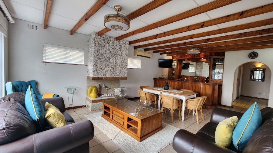 4 Bedroom Property for Sale in Uvongo KwaZulu-Natal