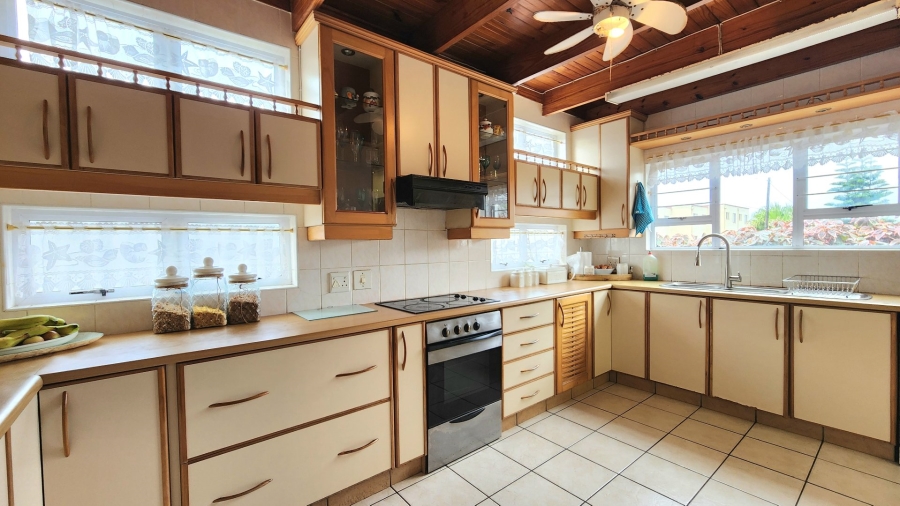 4 Bedroom Property for Sale in Uvongo KwaZulu-Natal