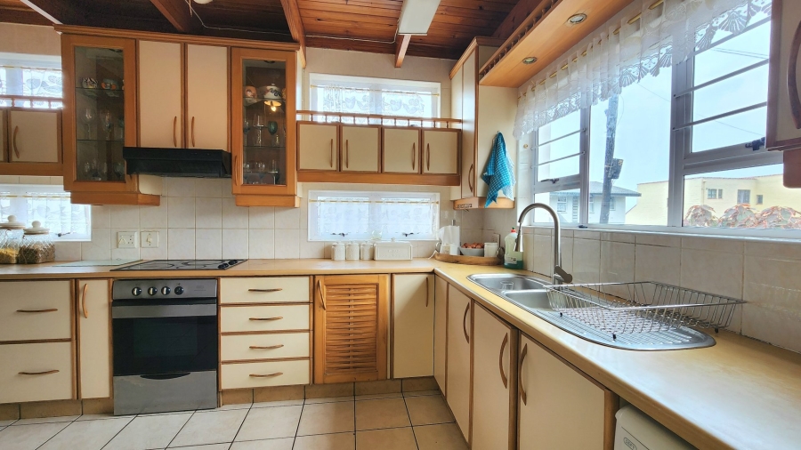 4 Bedroom Property for Sale in Uvongo KwaZulu-Natal