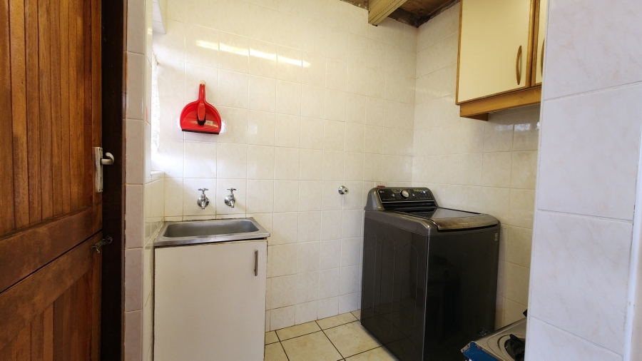 4 Bedroom Property for Sale in Uvongo KwaZulu-Natal