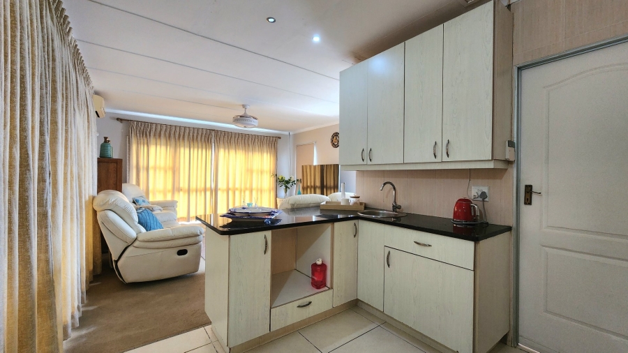 4 Bedroom Property for Sale in Uvongo KwaZulu-Natal