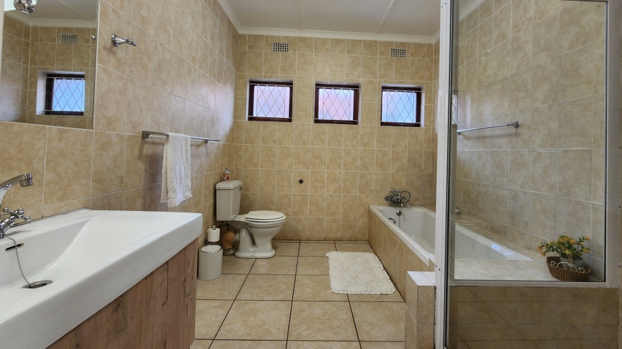4 Bedroom Property for Sale in Uvongo KwaZulu-Natal