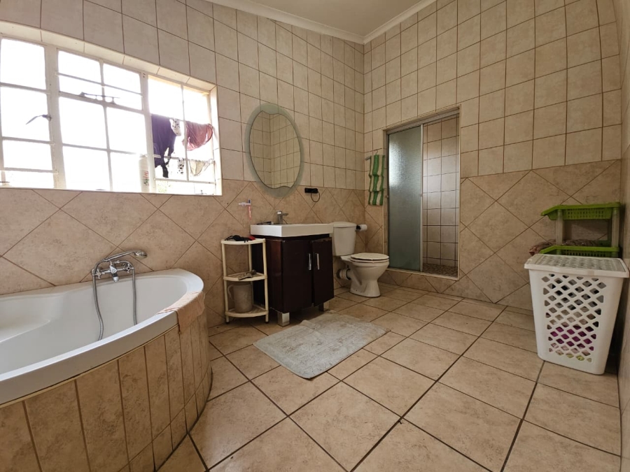4 Bedroom Property for Sale in Aviary Hill KwaZulu-Natal