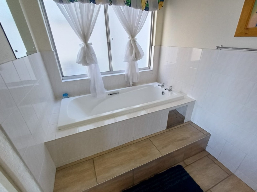 3 Bedroom Property for Sale in Uvongo Beach KwaZulu-Natal