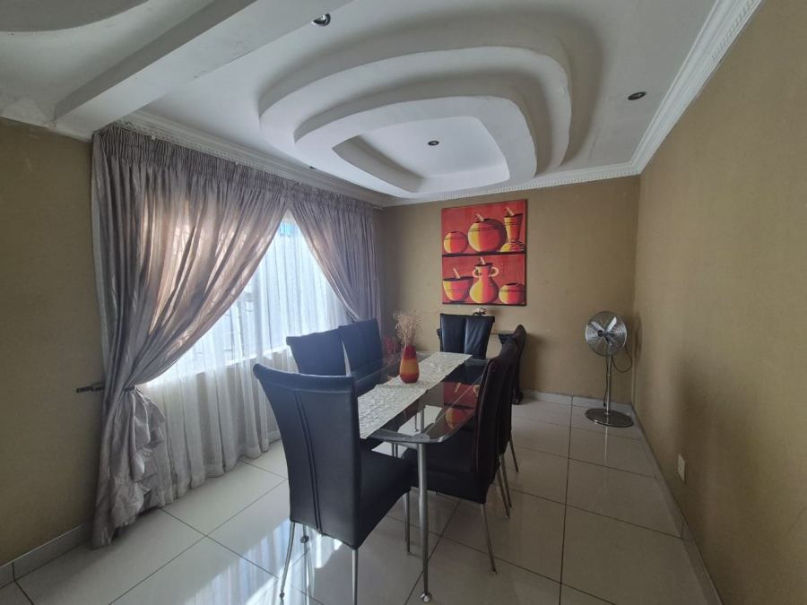 4 Bedroom Property for Sale in Sunnyridge KwaZulu-Natal