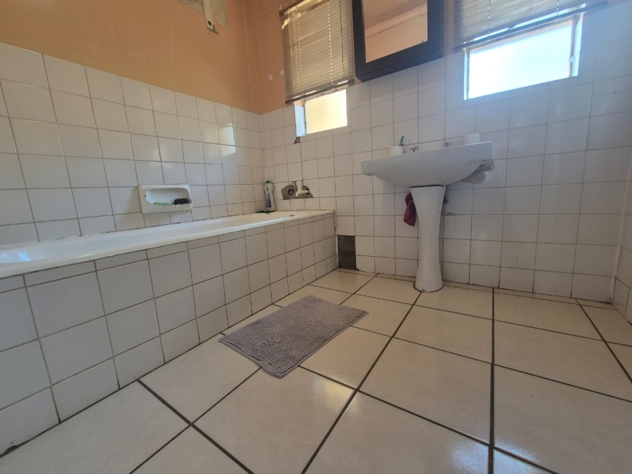 4 Bedroom Property for Sale in Sunnyridge KwaZulu-Natal