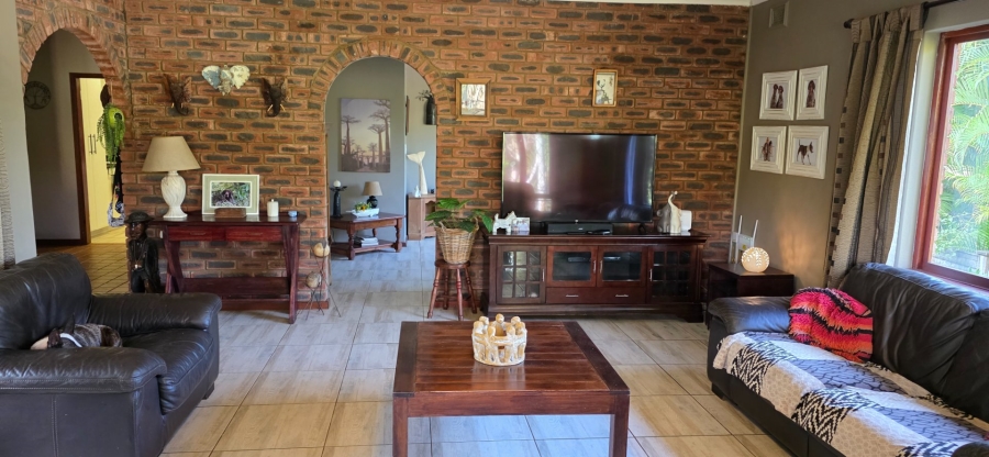 4 Bedroom Property for Sale in Umtentweni KwaZulu-Natal