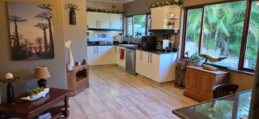 4 Bedroom Property for Sale in Umtentweni KwaZulu-Natal