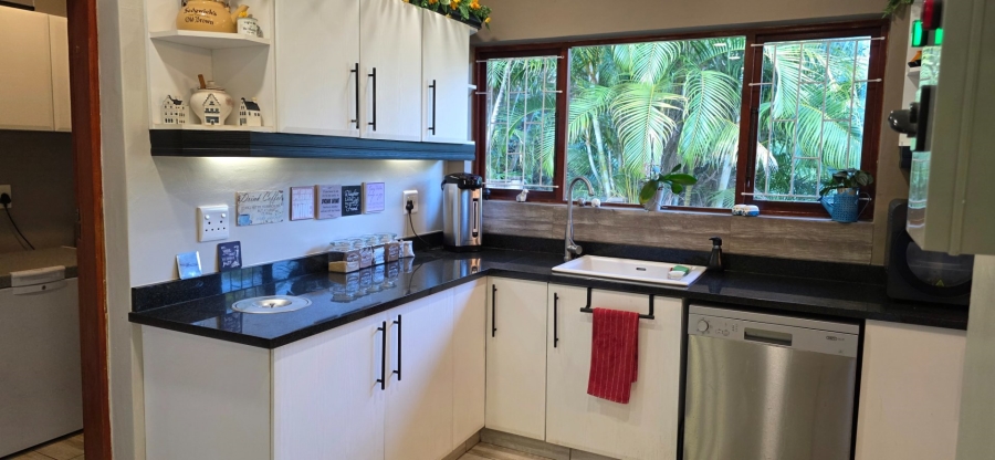 4 Bedroom Property for Sale in Umtentweni KwaZulu-Natal