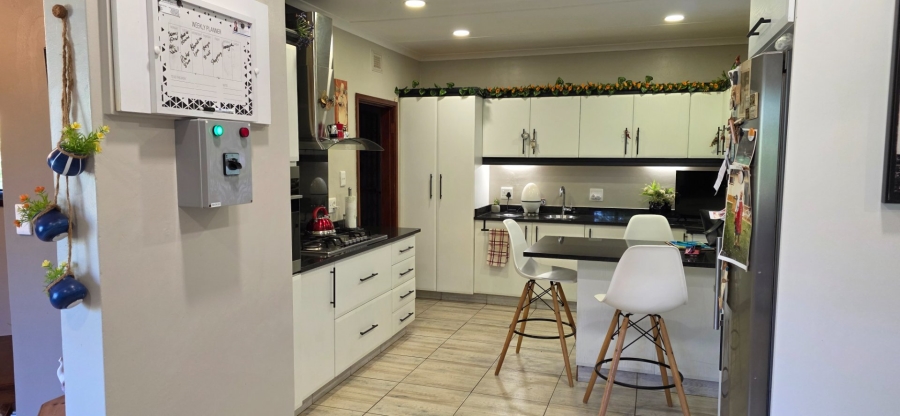 4 Bedroom Property for Sale in Umtentweni KwaZulu-Natal