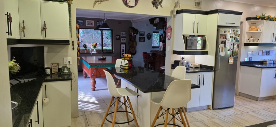 4 Bedroom Property for Sale in Umtentweni KwaZulu-Natal