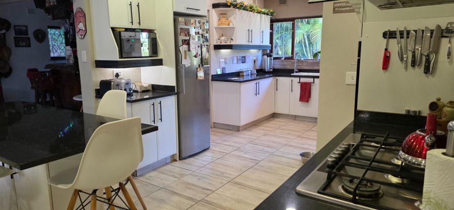 4 Bedroom Property for Sale in Umtentweni KwaZulu-Natal