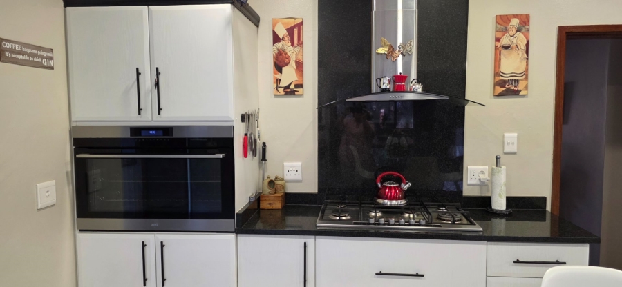 4 Bedroom Property for Sale in Umtentweni KwaZulu-Natal